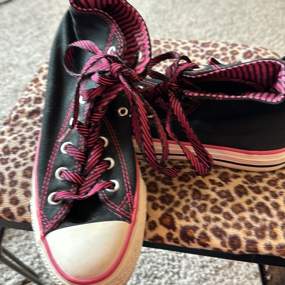 USED Chuck Taylor All-Star Converse size 5. - Picture 4 of 5